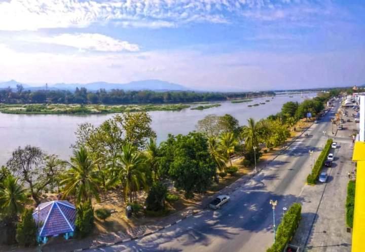 Viang Tak Riverside Hotel Exterior photo